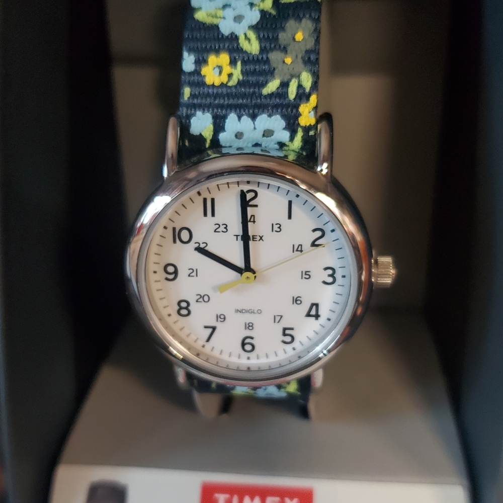 Timex® Weekender Fabric Strap Watch -Floral- T2P370JT, NEW IN BOX!! - Picture 6 of 10